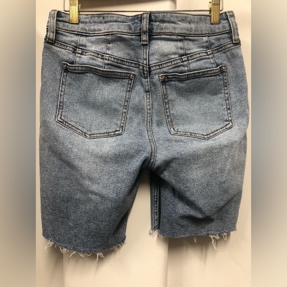 Free people button fly Bermuda boho distressed denim shorts size 26 - Picture 12 of 13
